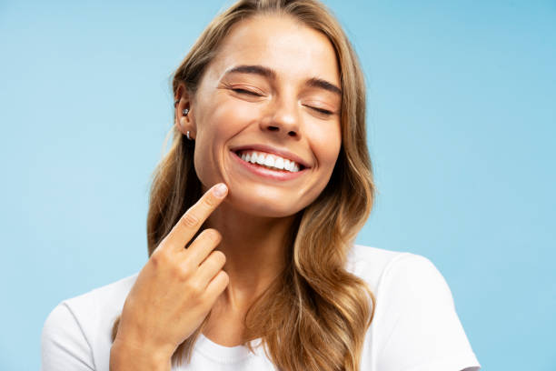 How Teeth Whitening Can Help You Look Younger