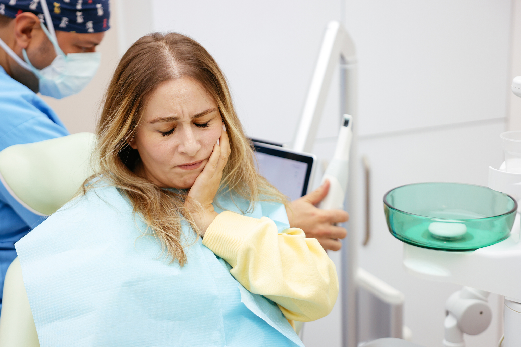 Signs You Need to See an Emergency Dentist Immediately